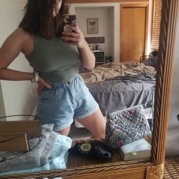 Meet your Posher, Emily - Picture 3 of 3